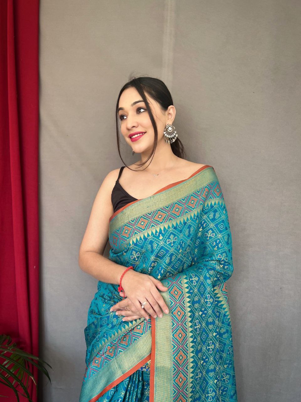 Elegant Pure Patola Silk Saree with Meenakari & Pallu