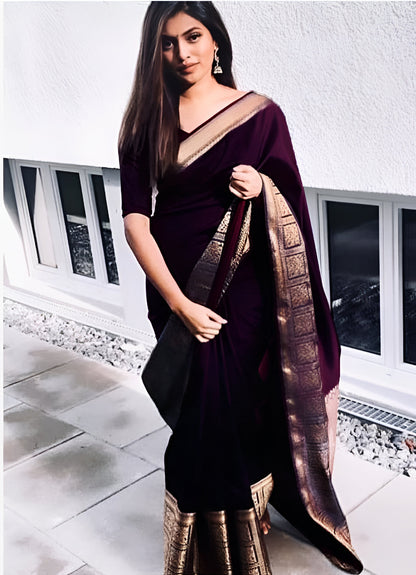Royal  Lichi Silk Saree with Jacquard Rich Pallu