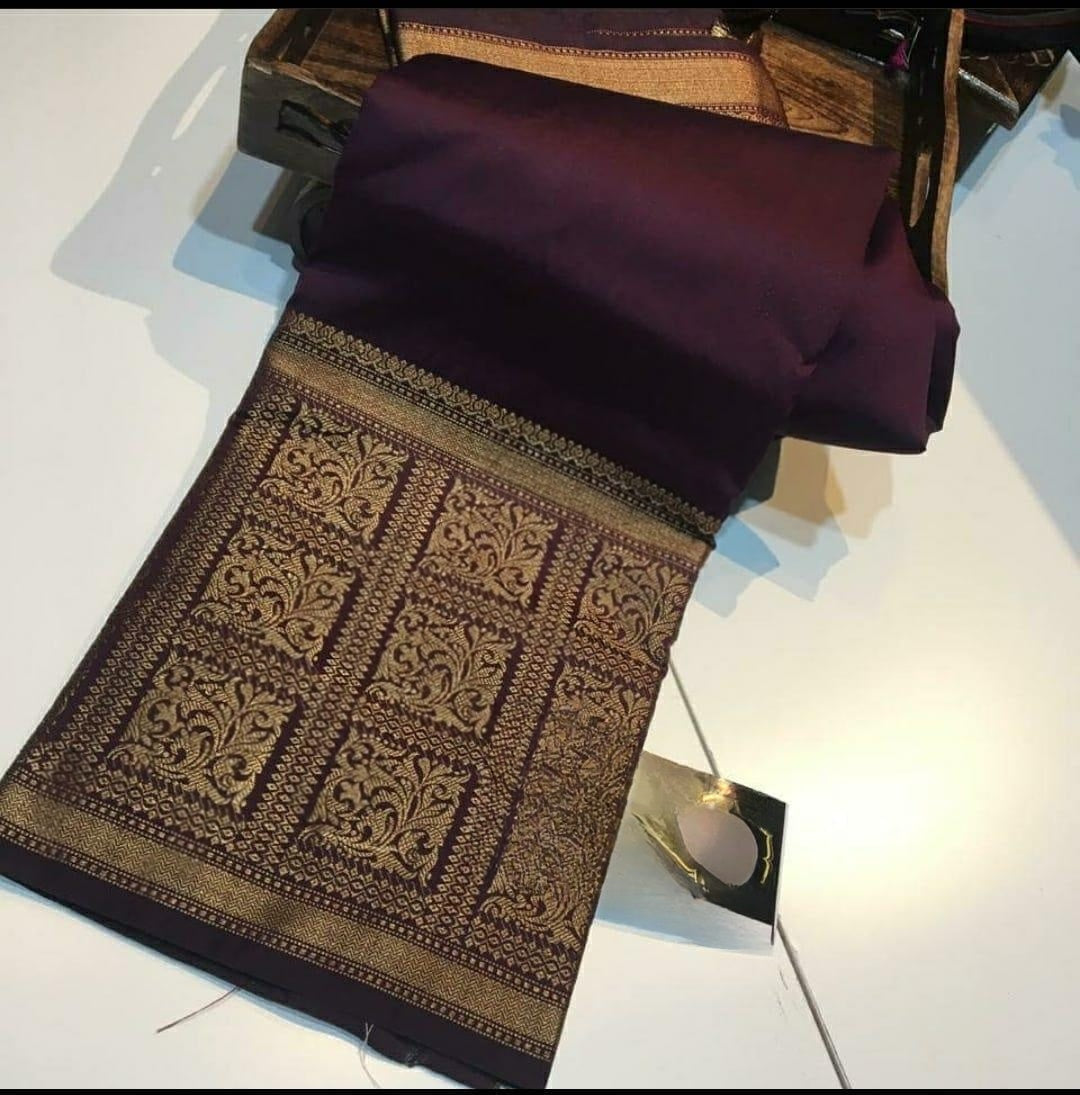 Royal  Lichi Silk Saree with Jacquard Rich Pallu